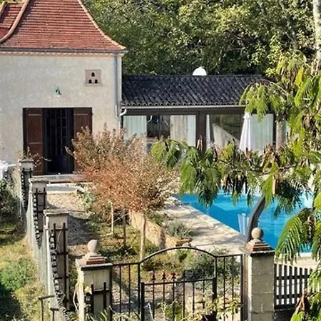 Holiday home Pigeonnier Avec Piscine Privee Pour 2 A *